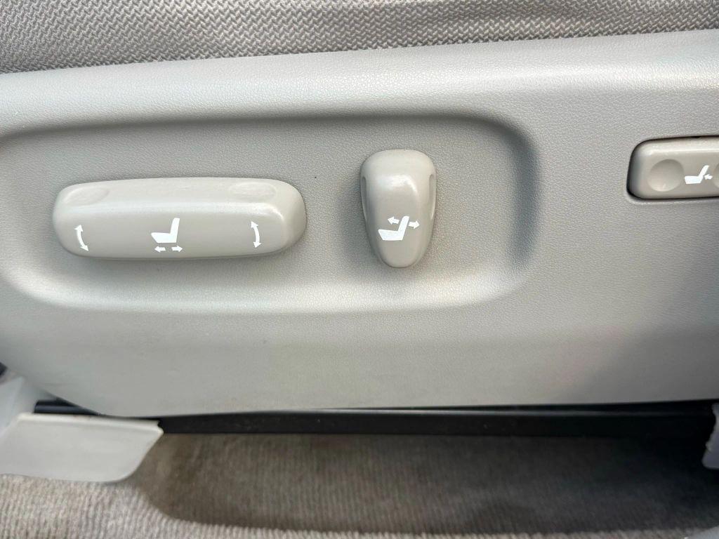 used 2004 Toyota Highlander car, priced at $2,895