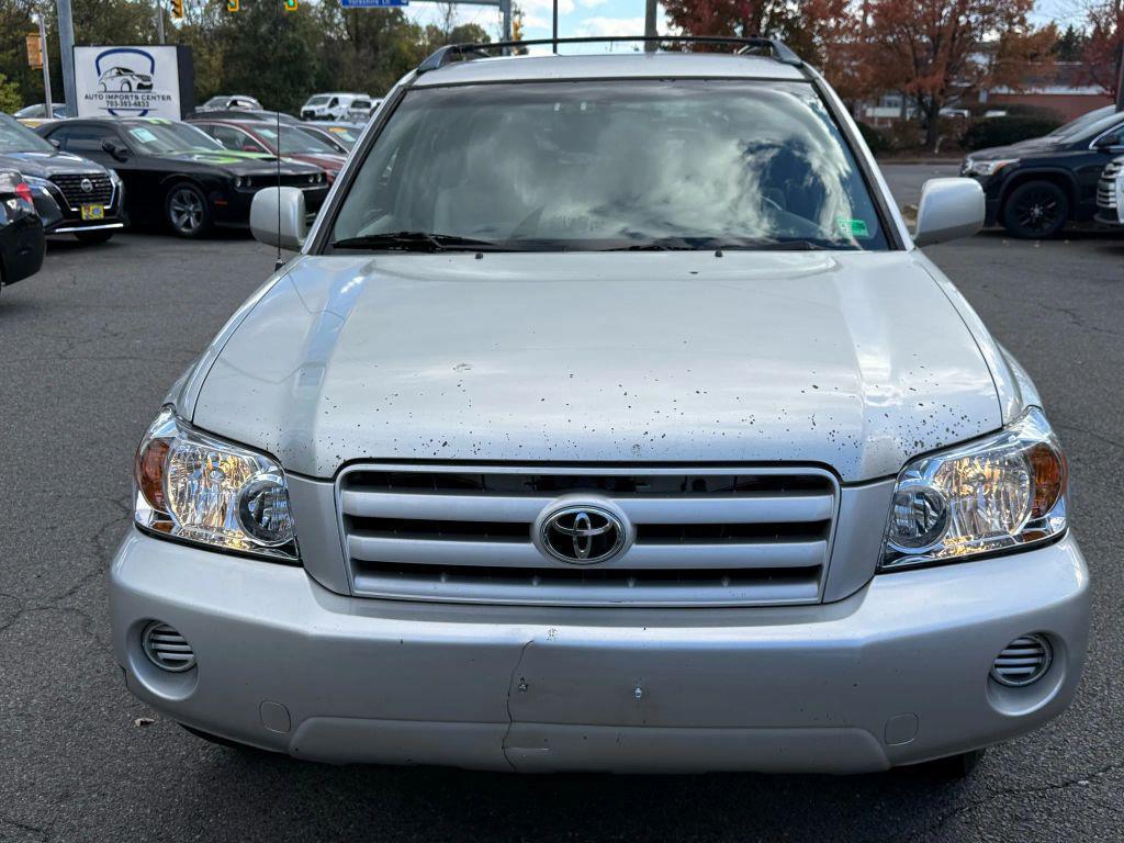 used 2004 Toyota Highlander car, priced at $2,895