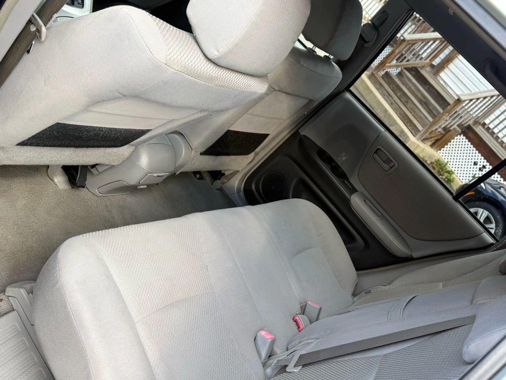 used 2004 Toyota Highlander car, priced at $2,895