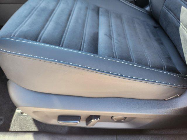 new 2025 Mitsubishi Outlander PHEV car, priced at $37,870