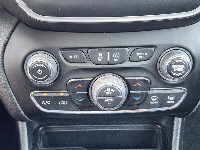used 2023 Jeep Cherokee car, priced at $23,432