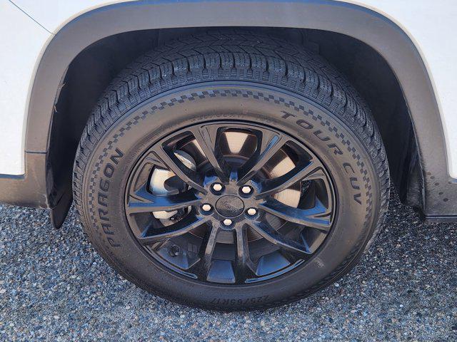 used 2023 Jeep Cherokee car, priced at $23,432