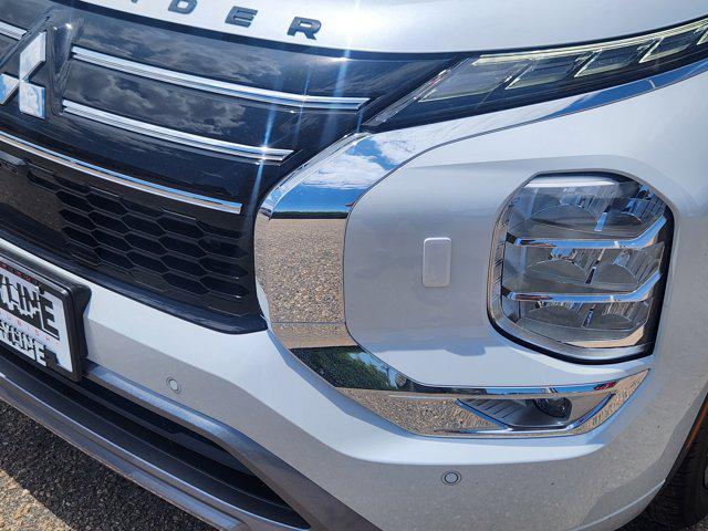 new 2025 Mitsubishi Outlander car, priced at $43,645