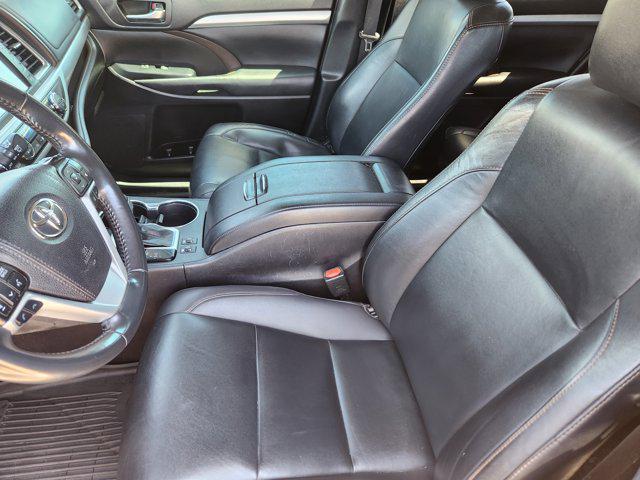 used 2019 Toyota Highlander car, priced at $27,172
