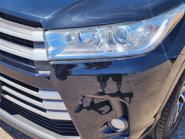 used 2019 Toyota Highlander car, priced at $27,172