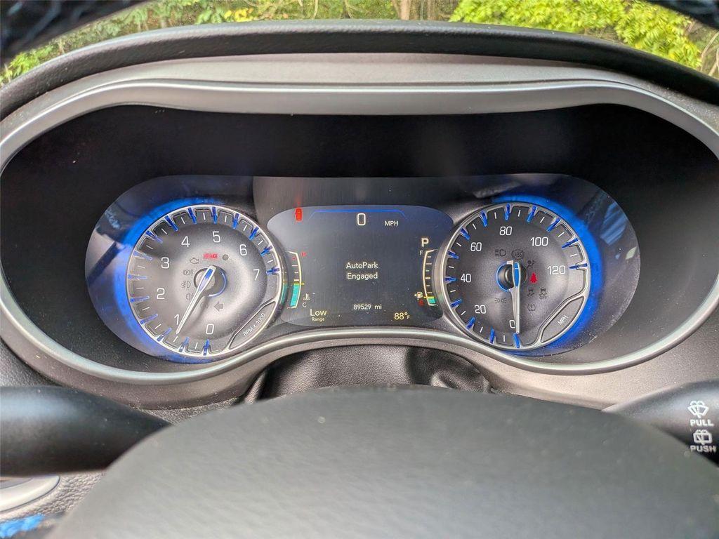 used 2021 Chrysler Pacifica car, priced at $18,798