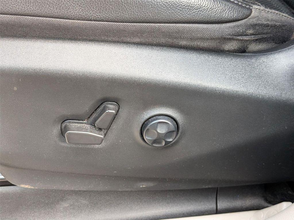 used 2021 Chrysler Pacifica car, priced at $18,798