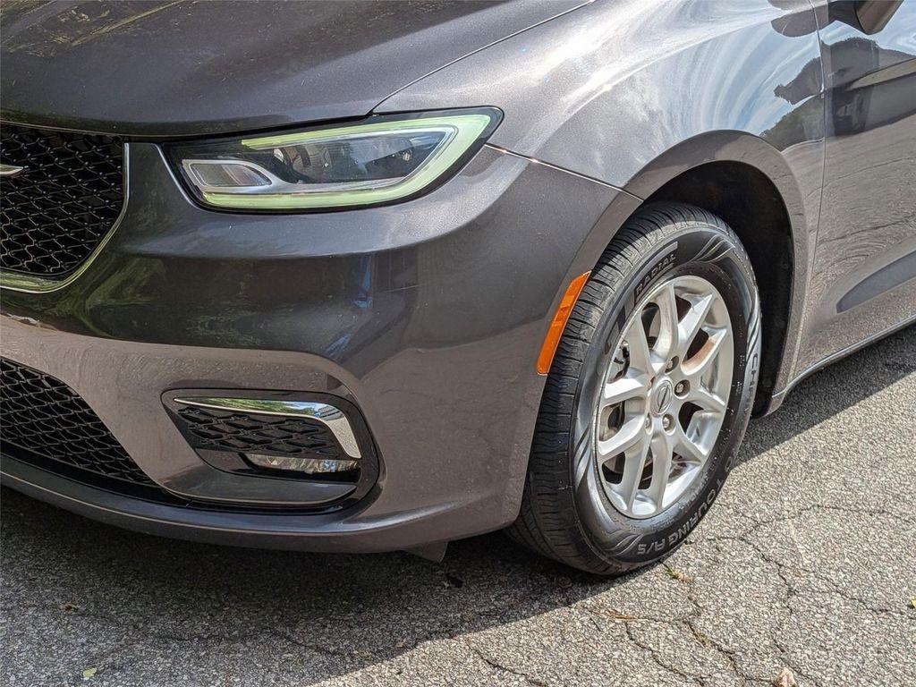 used 2021 Chrysler Pacifica car, priced at $18,798