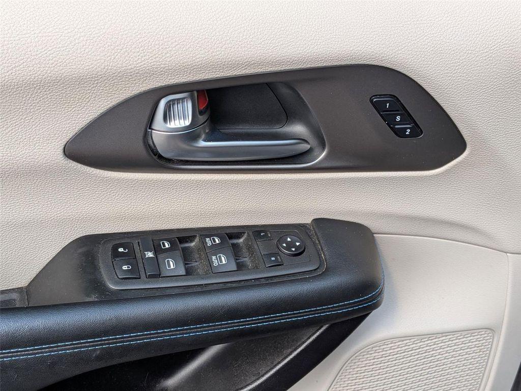 used 2021 Chrysler Pacifica car, priced at $18,798