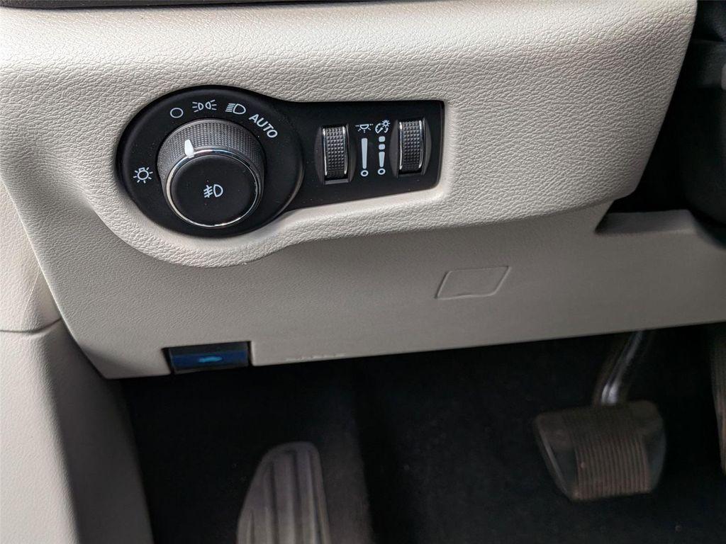 used 2021 Chrysler Pacifica car, priced at $18,798