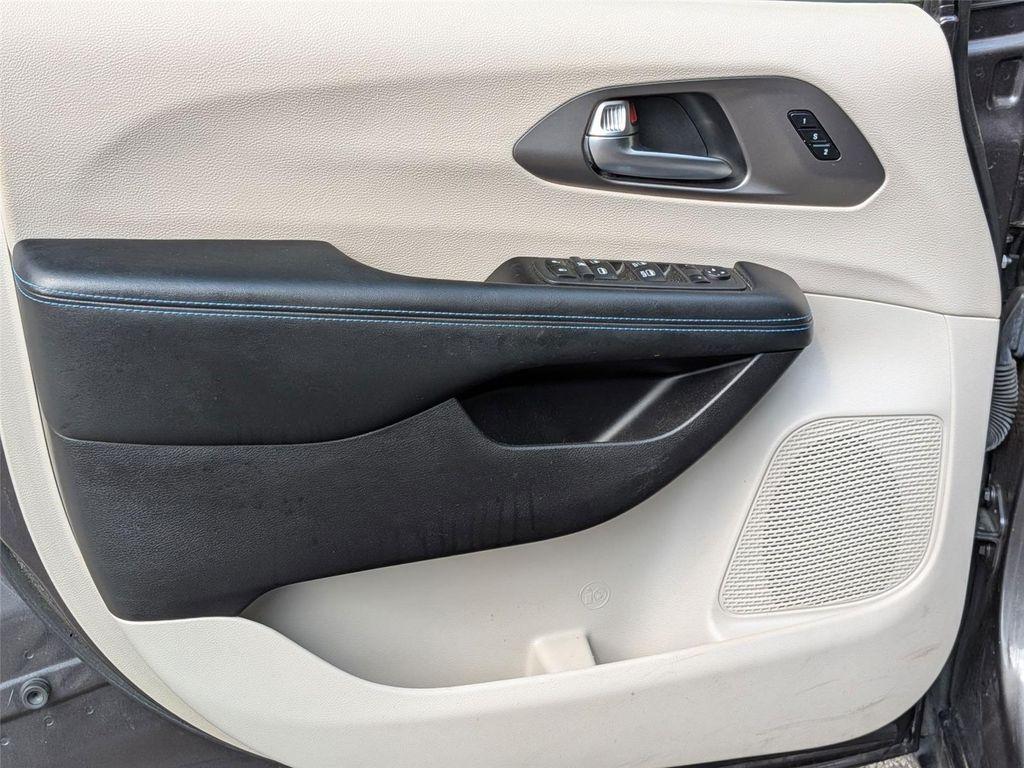 used 2021 Chrysler Pacifica car, priced at $18,798