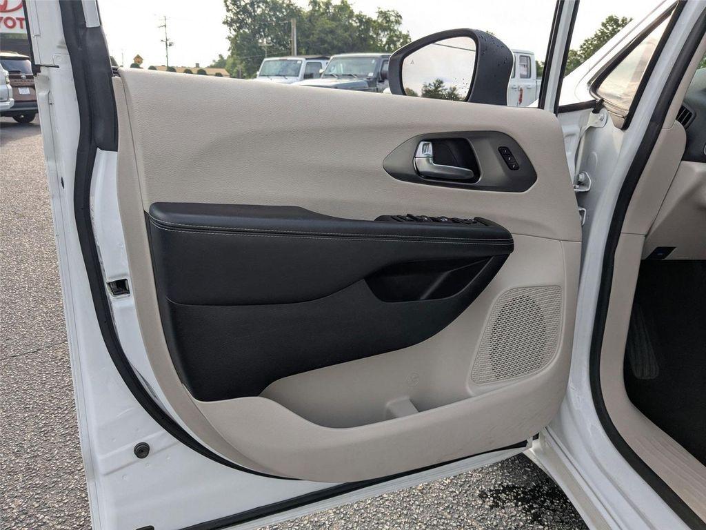 used 2023 Chrysler Pacifica car, priced at $19,298