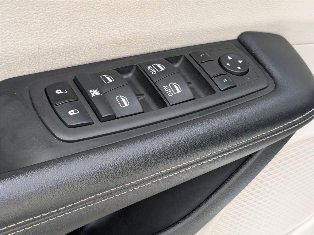 used 2023 Chrysler Pacifica car, priced at $19,298