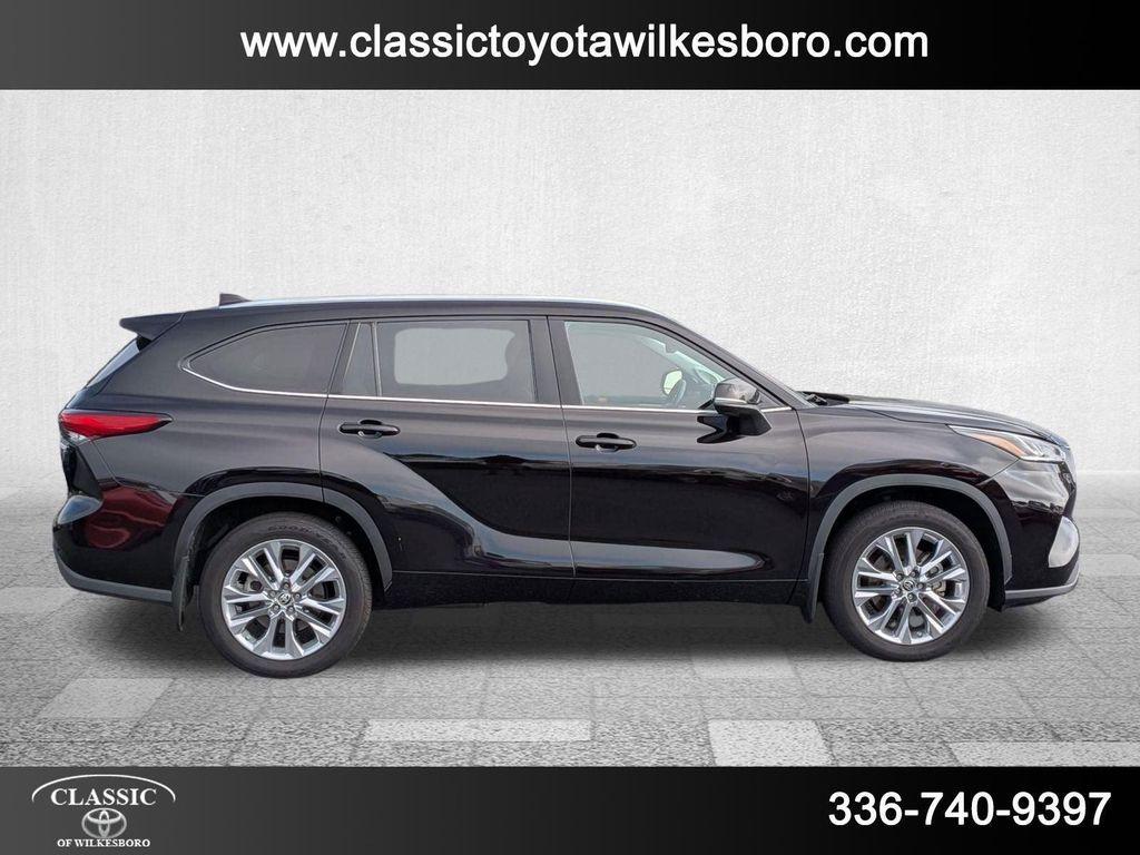 used 2020 Toyota Highlander Hybrid car, priced at $30,998