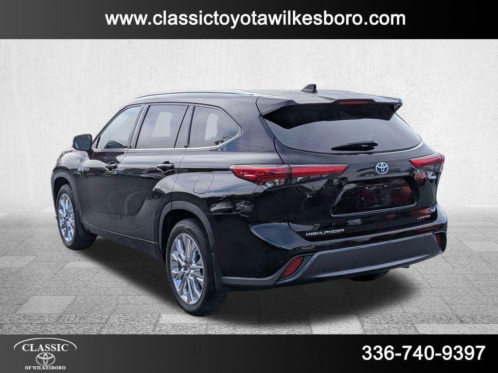 used 2020 Toyota Highlander Hybrid car, priced at $30,998