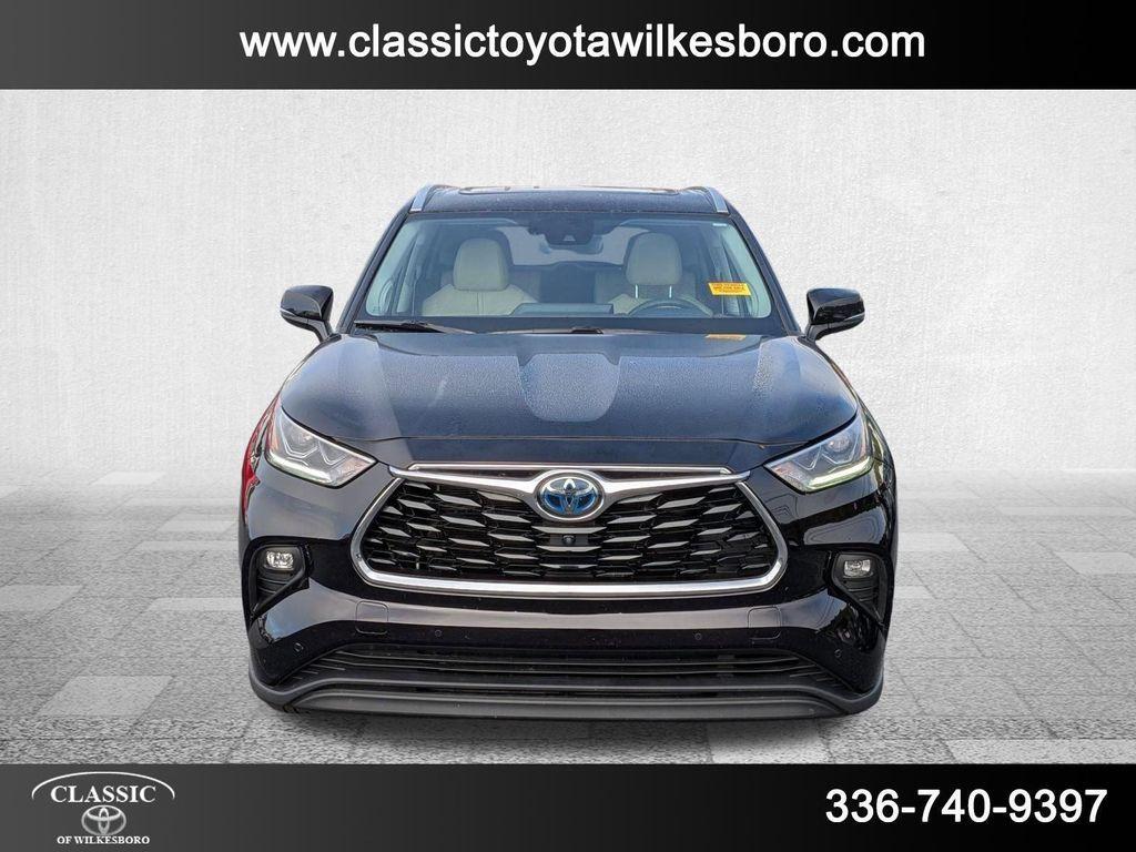 used 2020 Toyota Highlander Hybrid car, priced at $30,998