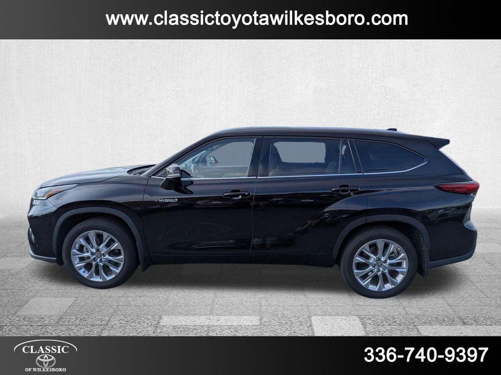 used 2020 Toyota Highlander Hybrid car, priced at $30,998