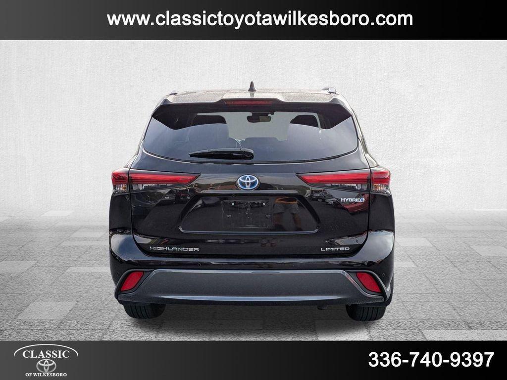 used 2020 Toyota Highlander Hybrid car, priced at $30,998
