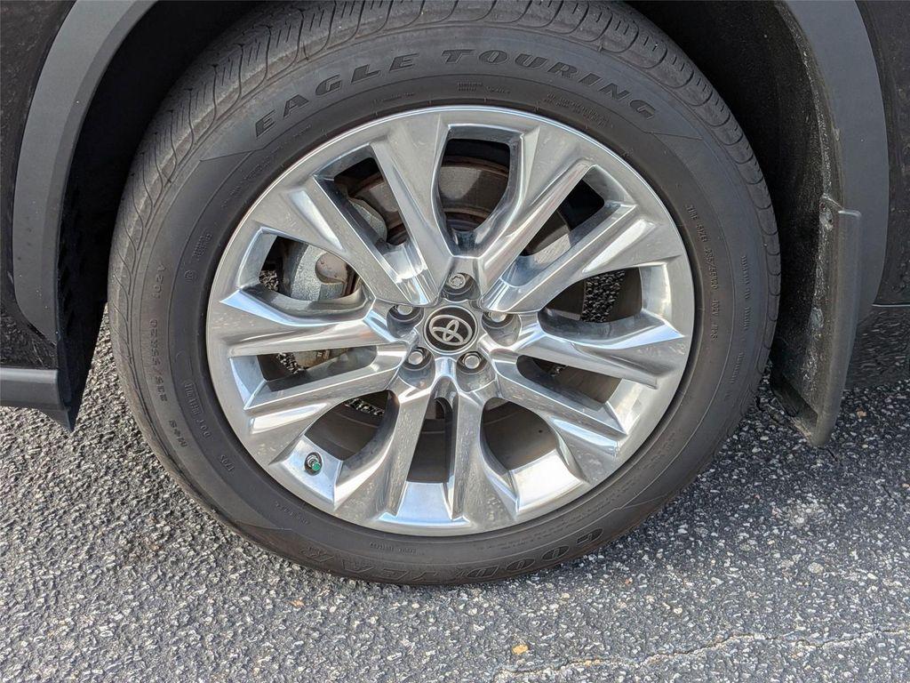 used 2020 Toyota Highlander Hybrid car, priced at $30,998