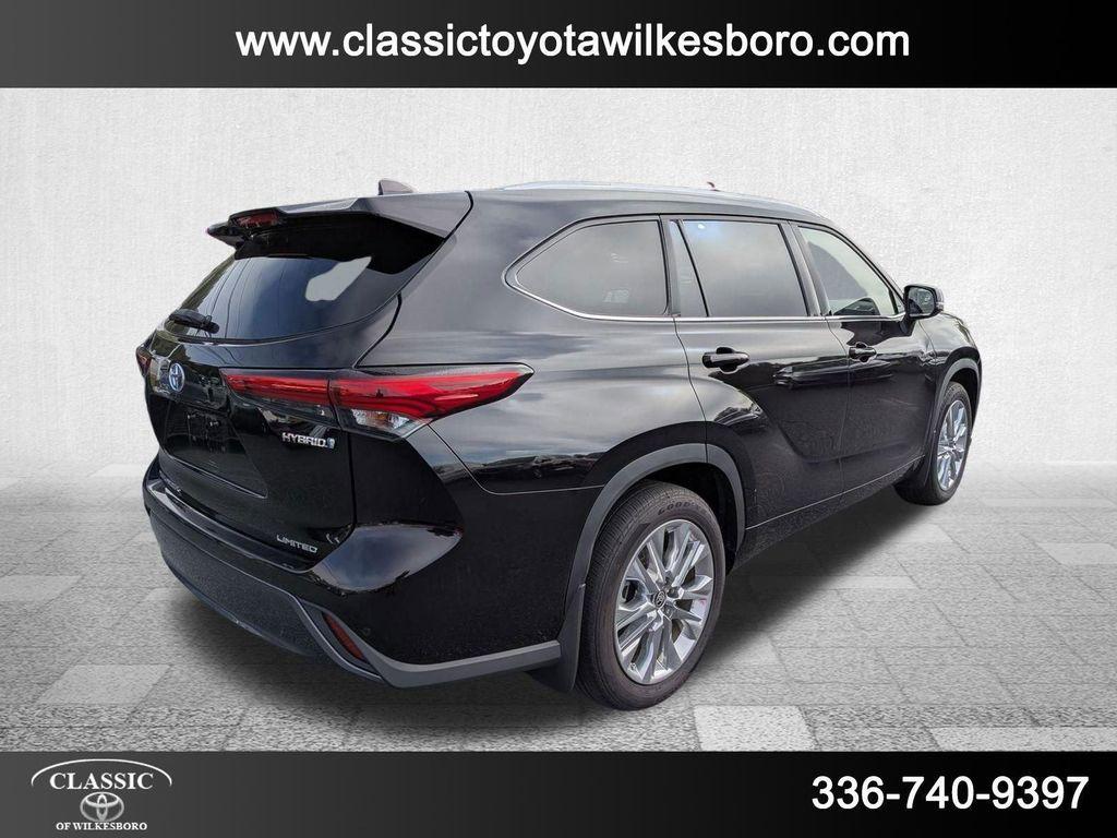 used 2020 Toyota Highlander Hybrid car, priced at $30,998