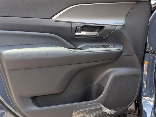 new 2025 Toyota Highlander car, priced at $46,780