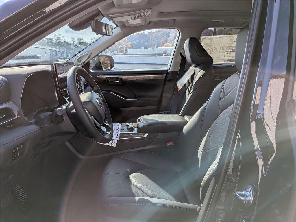 new 2026 Toyota Highlander car, priced at $55,122
