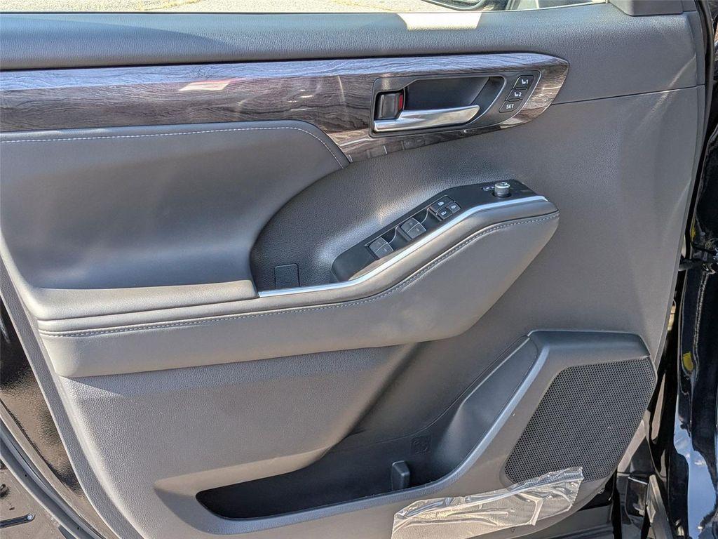 new 2026 Toyota Highlander car, priced at $55,306