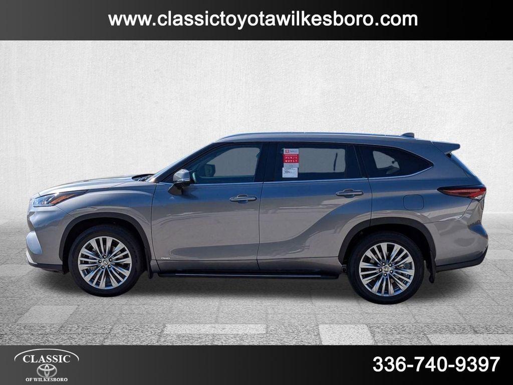 new 2025 Toyota Highlander Hybrid car, priced at $56,882
