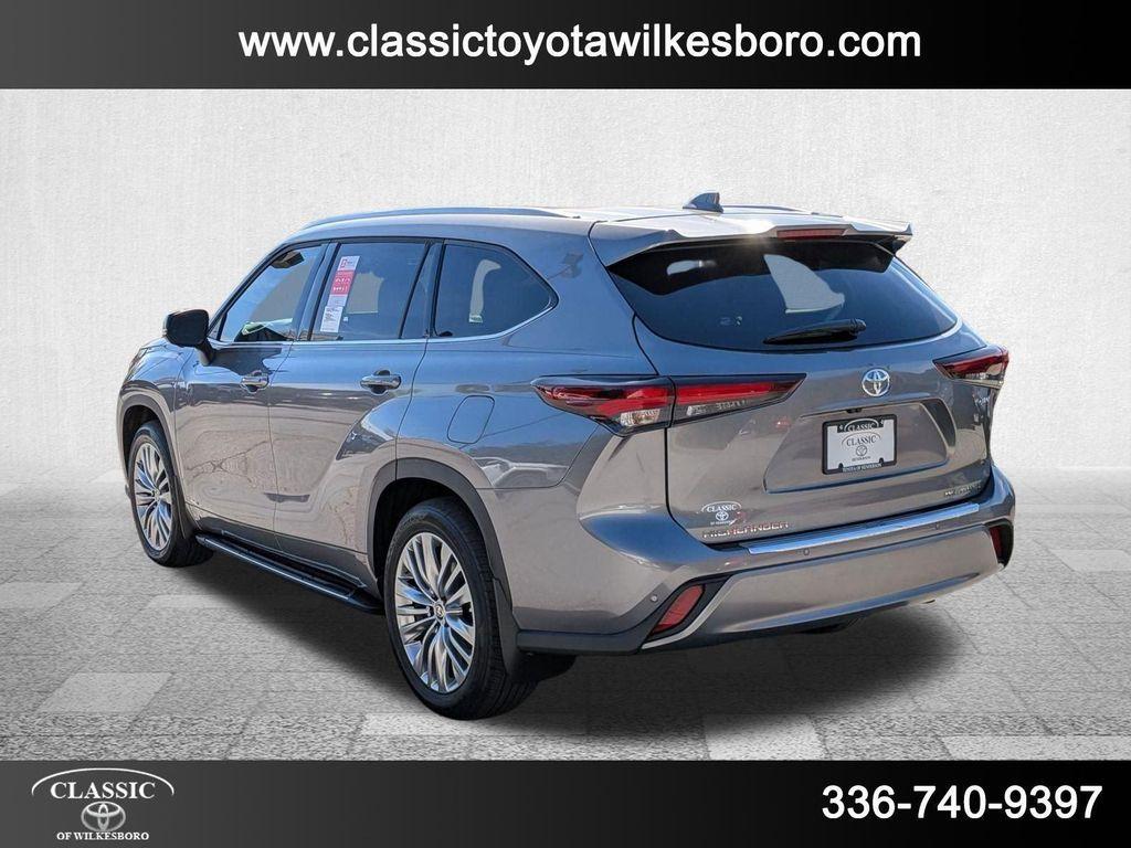 new 2025 Toyota Highlander Hybrid car, priced at $56,882