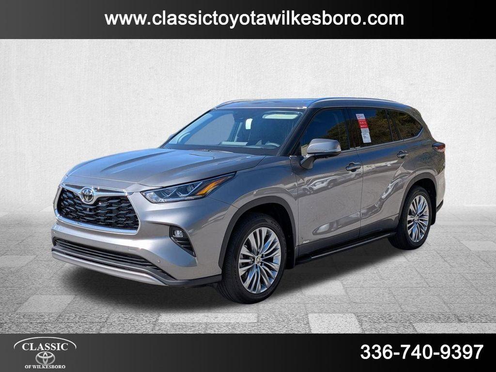 new 2025 Toyota Highlander Hybrid car, priced at $56,882
