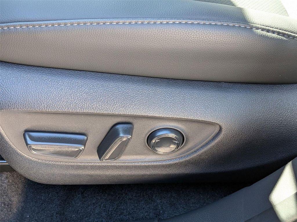 new 2025 Toyota Highlander Hybrid car, priced at $56,882