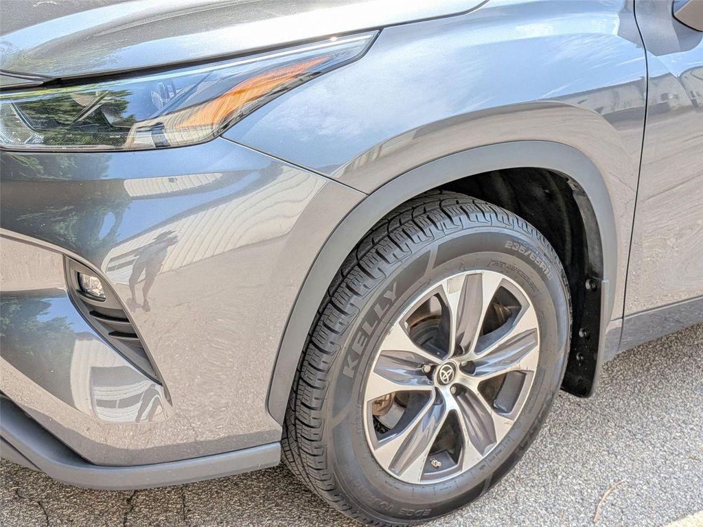 used 2022 Toyota Highlander car, priced at $34,498