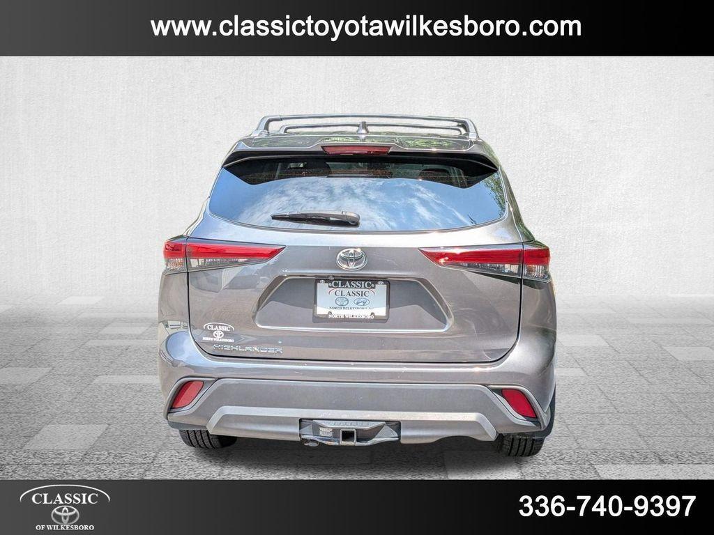 used 2022 Toyota Highlander car, priced at $34,498