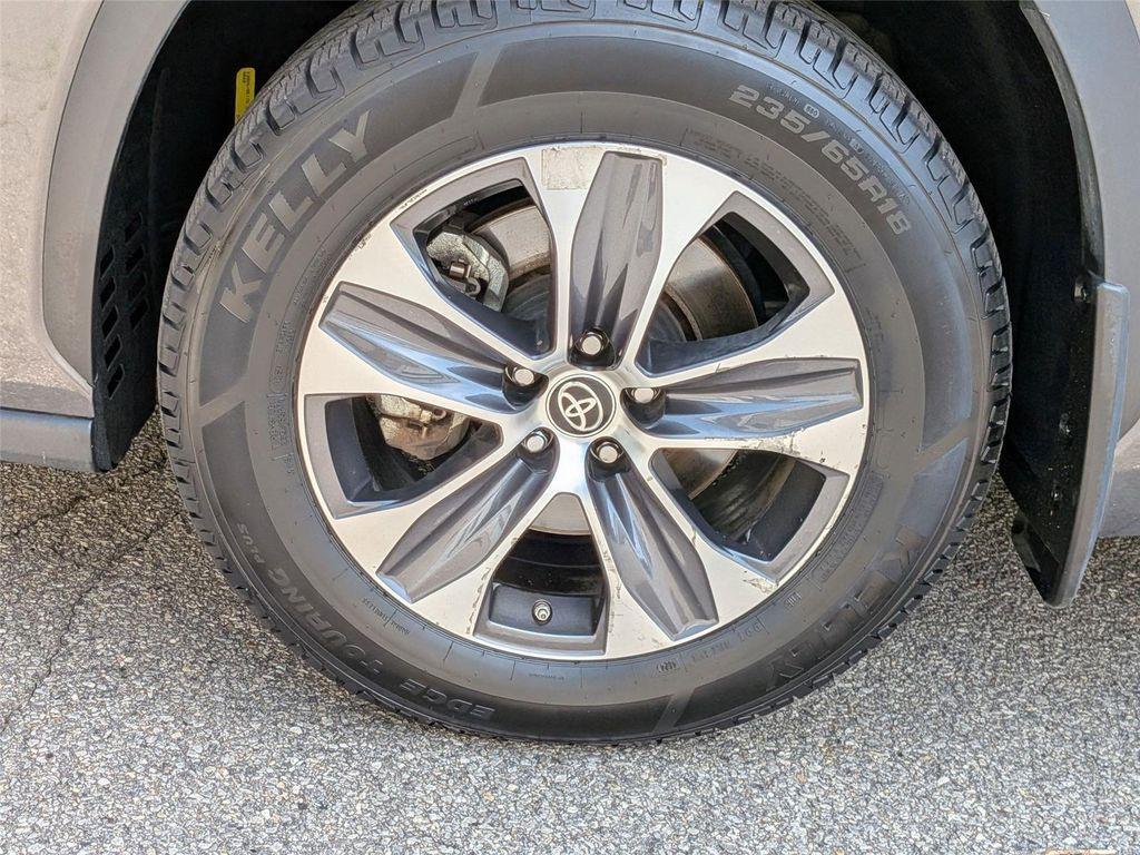 used 2022 Toyota Highlander car, priced at $34,498