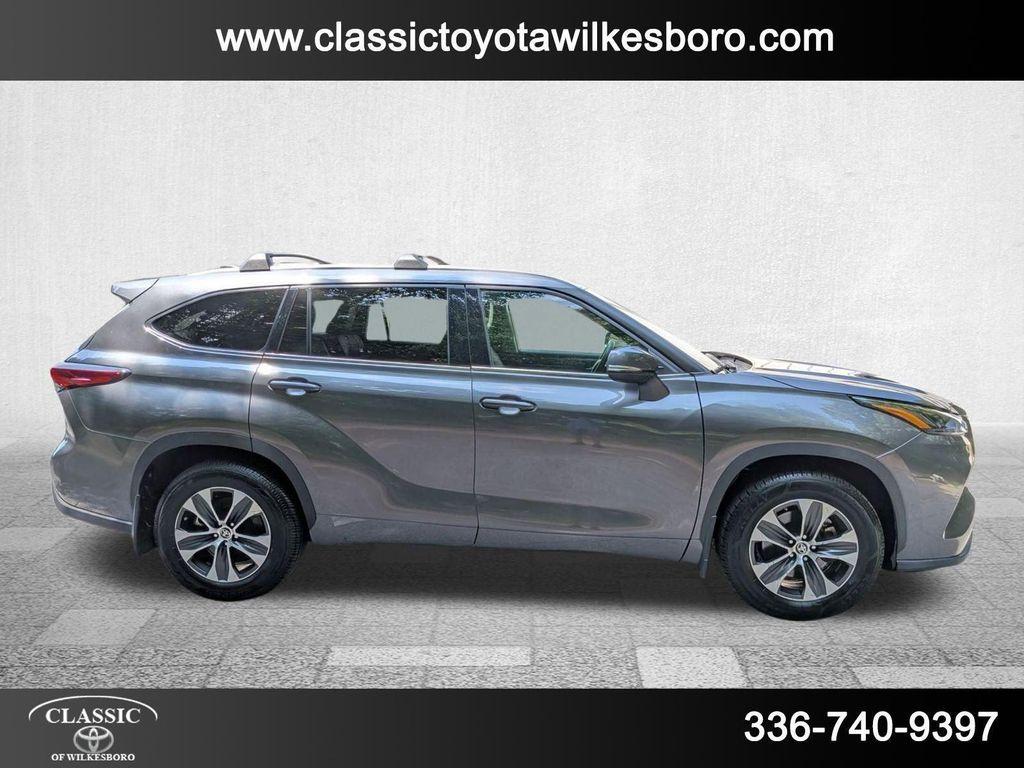 used 2022 Toyota Highlander car, priced at $34,498