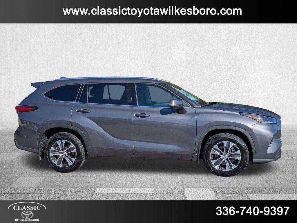used 2021 Toyota Highlander car, priced at $35,998
