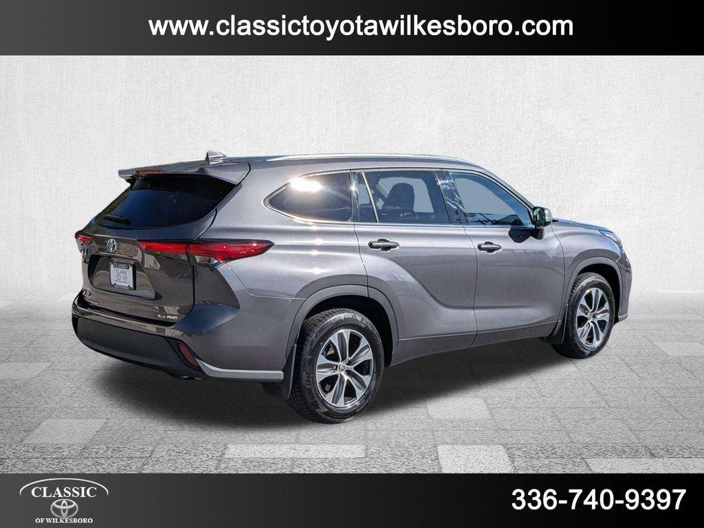 used 2021 Toyota Highlander car, priced at $35,998
