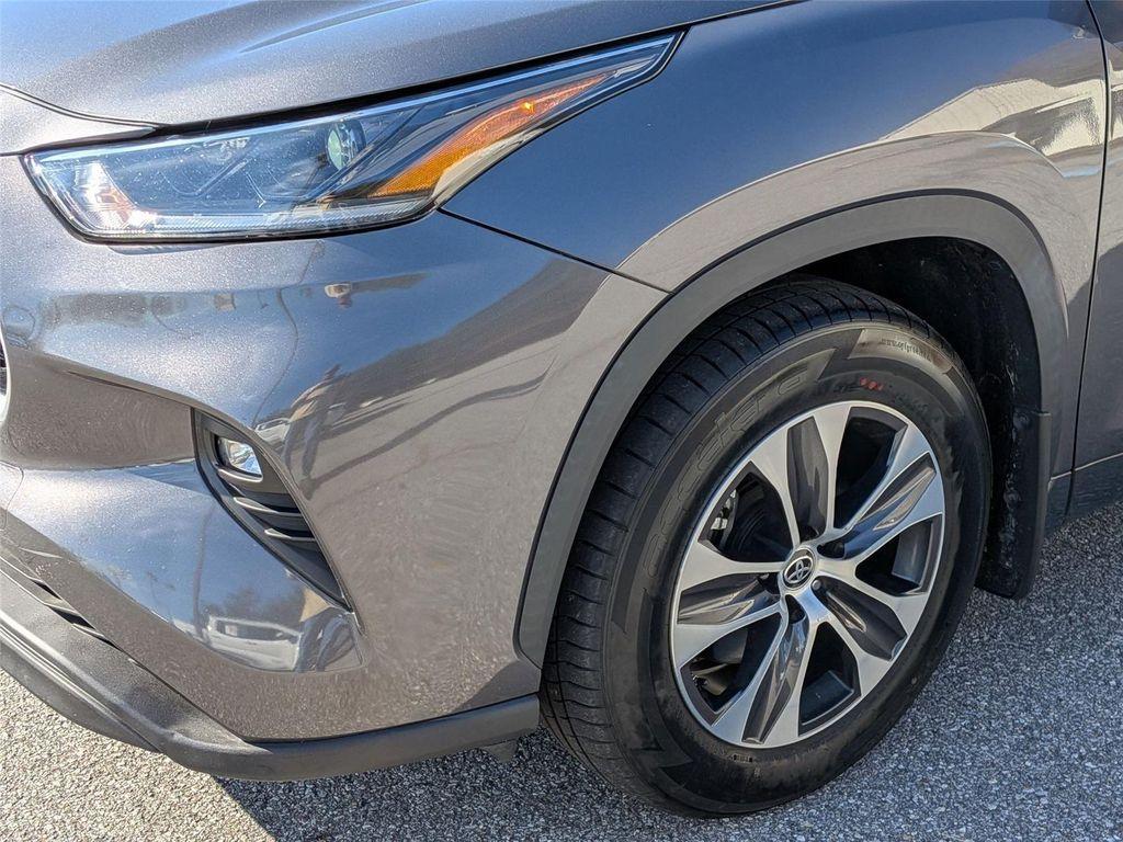 used 2021 Toyota Highlander car, priced at $35,998