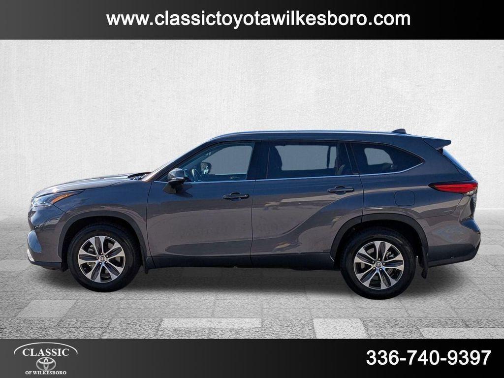 used 2021 Toyota Highlander car, priced at $35,998
