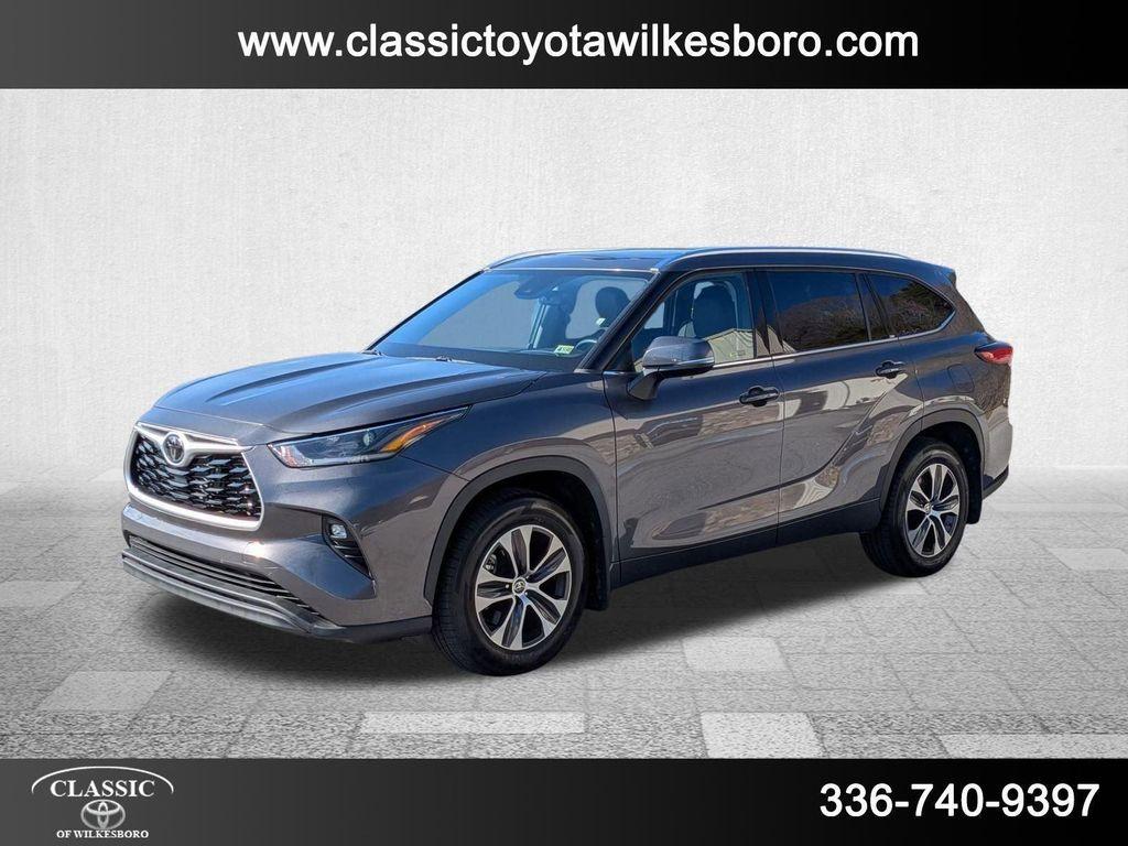used 2021 Toyota Highlander car, priced at $35,998
