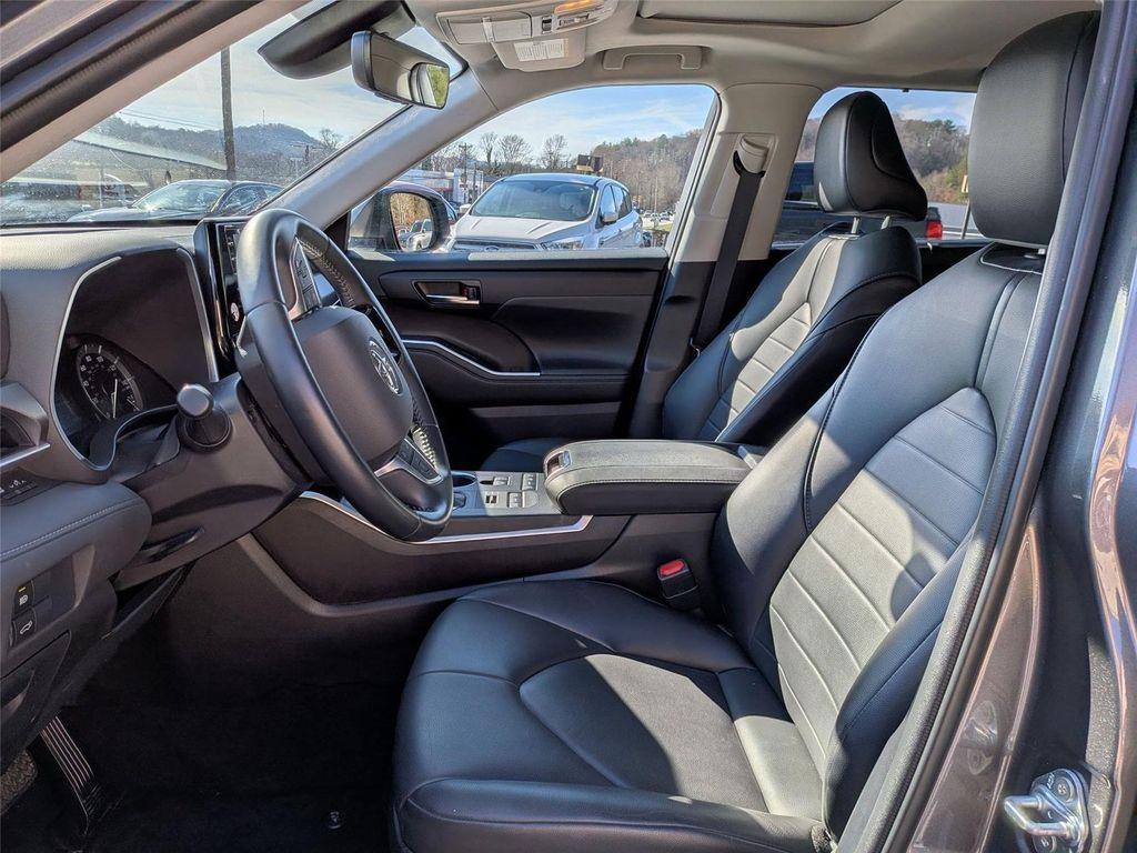 used 2021 Toyota Highlander car, priced at $35,998