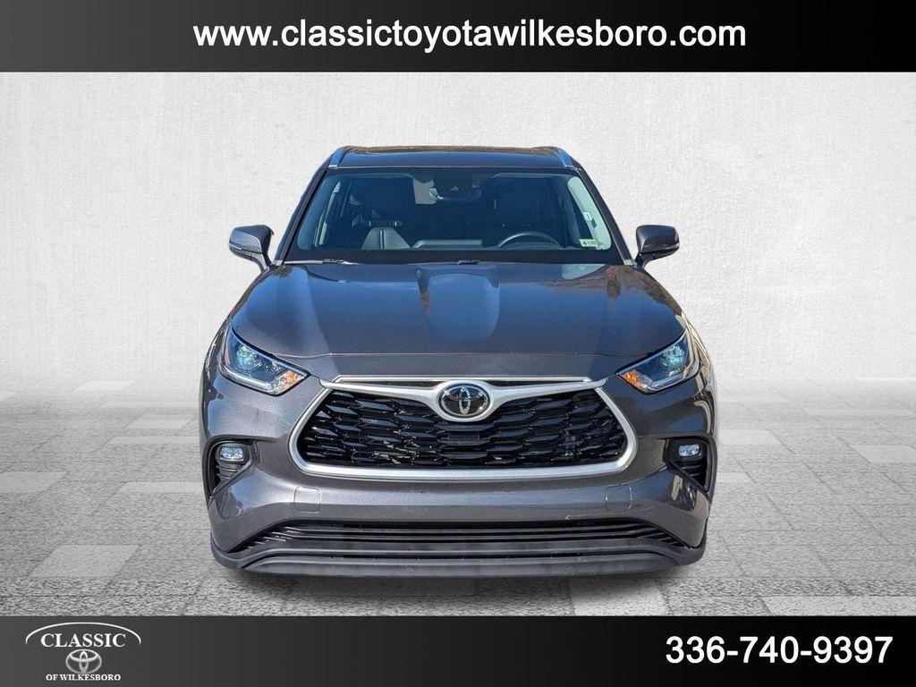 used 2021 Toyota Highlander car, priced at $35,998