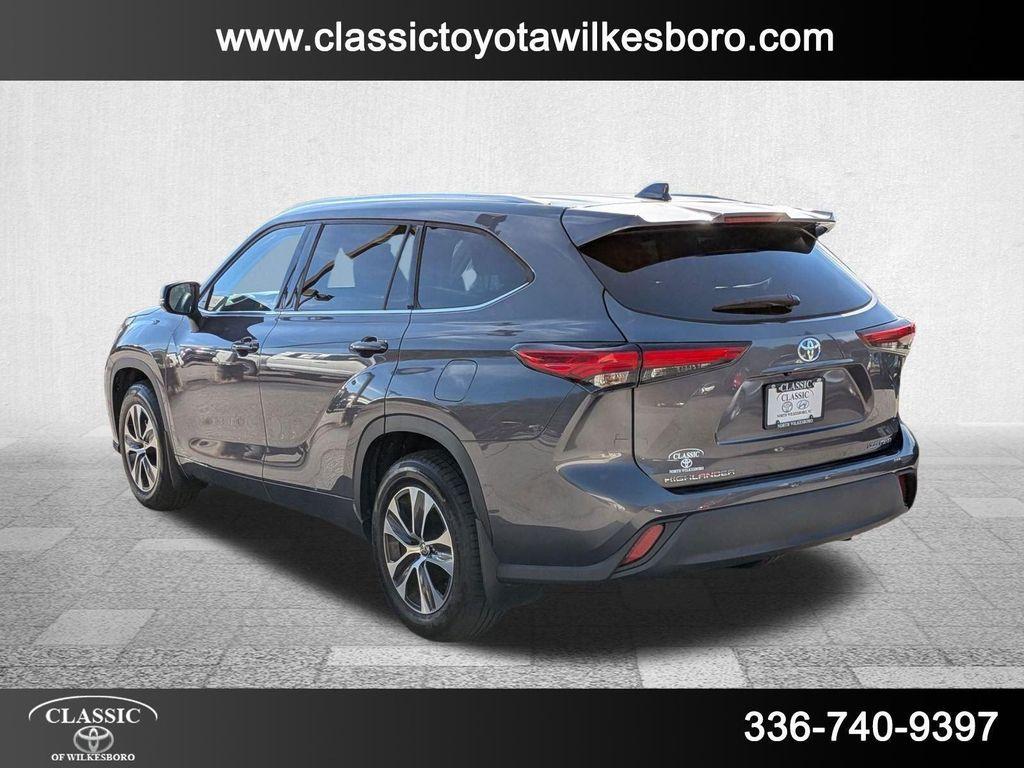 used 2021 Toyota Highlander car, priced at $35,998