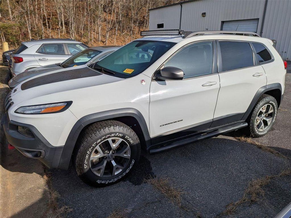 used 2015 Jeep Cherokee car, priced at $11,498