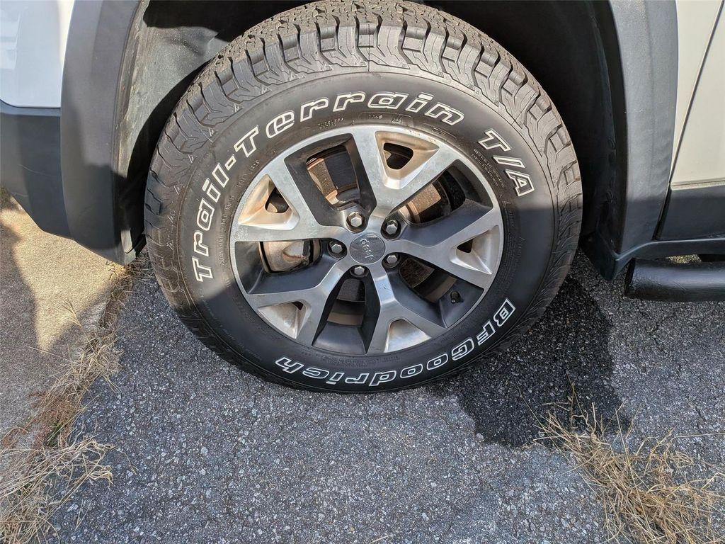 used 2015 Jeep Cherokee car, priced at $11,498