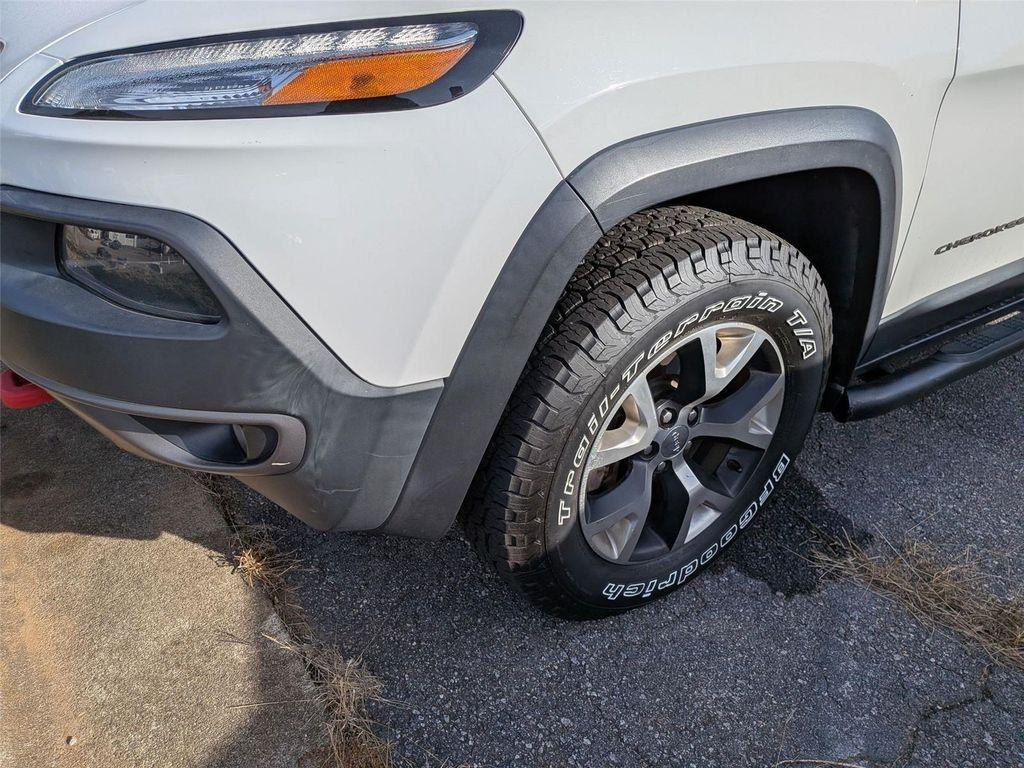 used 2015 Jeep Cherokee car, priced at $11,498