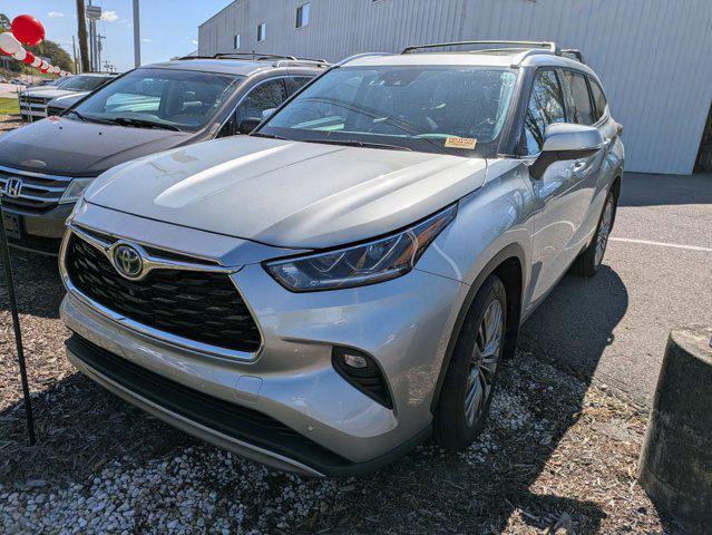used 2021 Toyota Highlander Hybrid car, priced at $45,998