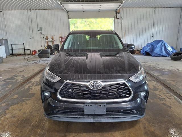 used 2023 Toyota Highlander car, priced at $32,989
