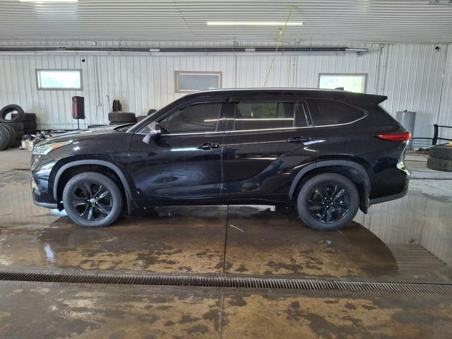 used 2023 Toyota Highlander car, priced at $32,989