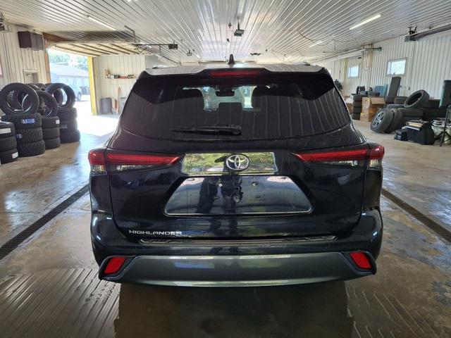 used 2023 Toyota Highlander car, priced at $32,989